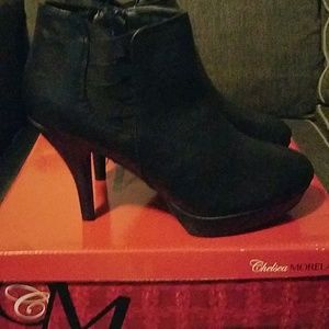 Chelsea Moreland Foxy Black Heels